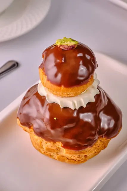 Profiterol Pine Cone